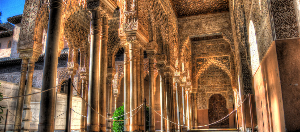 THE PALACES OF GRANADA’S ALHAMBRA REPRESENT SOME OF THE BEST ISLAMIC ART & ARCHITECTURE IN SPAIN.